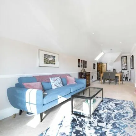 Image 5 - Upper Edgeborough Road, Guildford, GU1 2BJ, United Kingdom - Apartment for sale