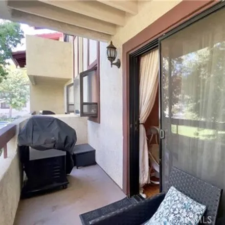 Image 6 - 18107 American Beauty Drive, Santa Clarita, CA 91387, USA - Condo for sale