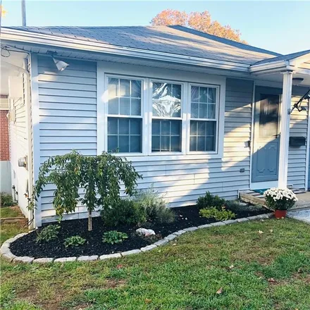 Buy this 2 bed house on 278 South Main Street in Quinnipiac, Wallingford
