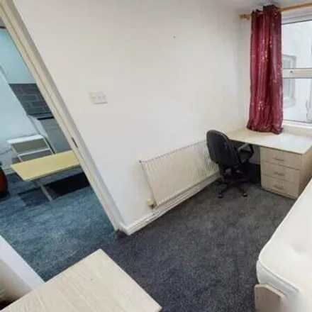 Image 5 - Midland Passage, Leeds, LS6 1BW, United Kingdom - Apartment for rent