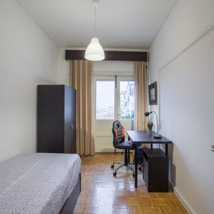 Rent this 4 bed room on Rua de Diogo Cão in 4200-412 Porto, Portugal