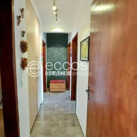 Buy this 4 bed apartment on Avenida José Zacharias Junqueira in Saraiva, Uberlândia - MG