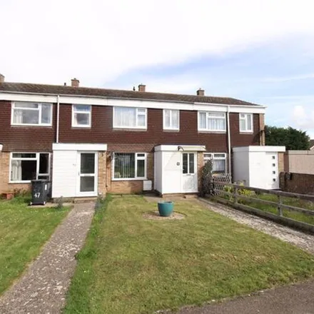 Rent this 3 bed townhouse on Pyms Close in Great Barford, MK44 3HY