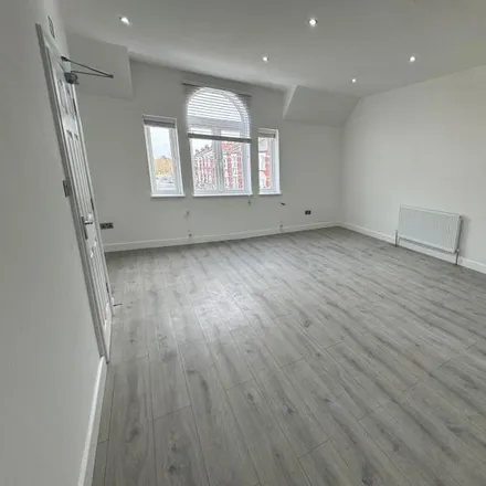 Image 3 - Long Lane, Ballards Lane, London, N3 1LP, United Kingdom - Apartment for rent