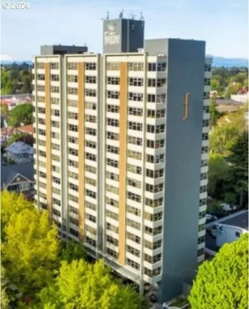 Buy this 2 bed condo on Northeast Wasco Street in Portland, OR 97232