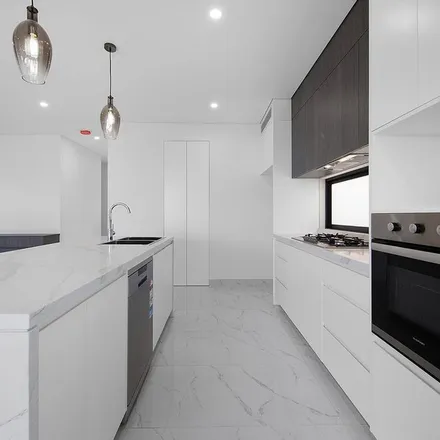 Image 7 - 6 Lowndes Drive, Oran Park NSW 2570, Australia - Apartment for rent