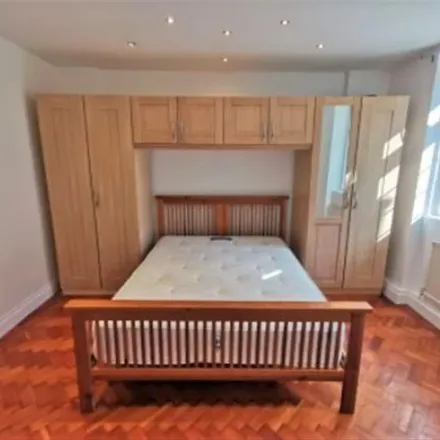 Image 2 - Townshend Court, 62-71 Townshend Road, Primrose Hill, London, NW8 6LD, United Kingdom - Apartment for rent