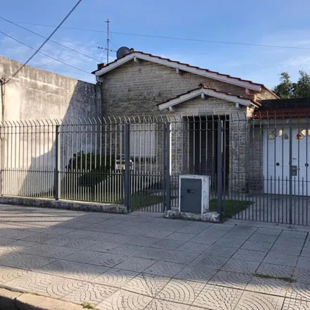 Buy this studio house on Ascasubi 2000 in Partido de Lomas de Zamora, 1836 Llavallol