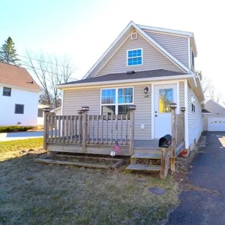 Buy this 4 bed house on 907 South Peach Avenue in Marshfield, WI 54449