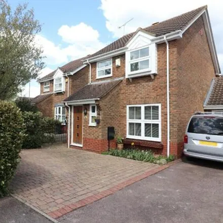 Buy this 3 bed house on Edkins Close in Luton, LU2 7SS