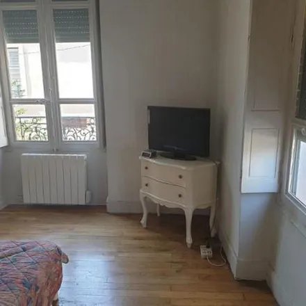 Rent this 3 bed apartment on 22 Rue Pélisson in 69100 Villeurbanne, France