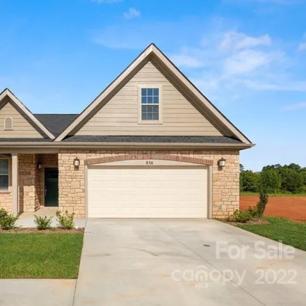 Buy this 2 bed house on 837 Wynnshire Drive in Hickory, NC 28601