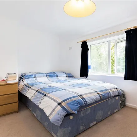 Rent this 5 bed apartment on St Pauls Avenue in Willesden Green, London