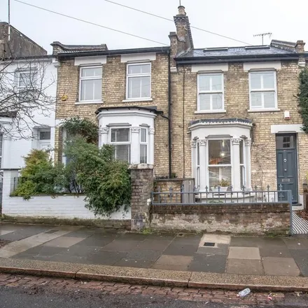 Rent this 4 bed townhouse on 81 Glenthorne Road in London, N11 3HU