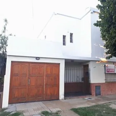 Buy this studio house on Intendente Pedro Olivieri 1501 in Quilmes Este, 1877 Quilmes