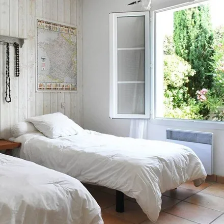 Rent this 3 bed house on 17880 Les Portes-en-Ré