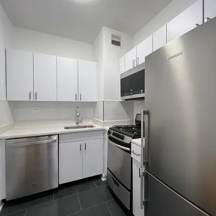 Image 2 - 92 5th Avenue, New York, NY 10011, USA - Apartment for rent