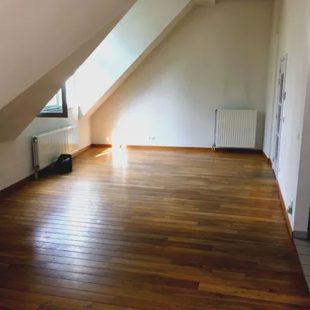 Rent this 1 bed apartment on Avenue de Calabre - Calabriëlaan 32 in 1200 Woluwe-Saint-Lambert - Sint-Lambrechts-Woluwe, Belgium