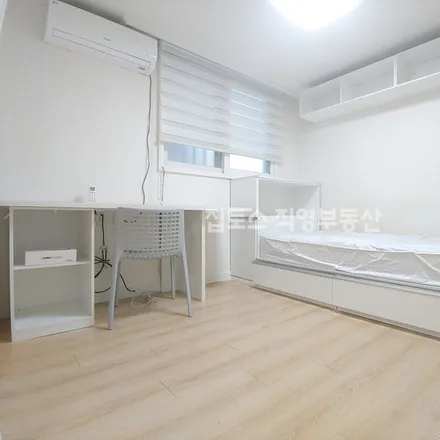 Rent this studio apartment on 서울특별시 마포구 연남동 563-16