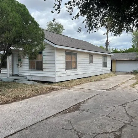 Image 2 - 209 East Avenue F, Robstown, TX 78380, USA - House for sale