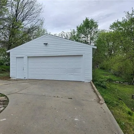Image 2 - 1901 East 32nd Court, Des Moines, IA 50317, USA - House for sale