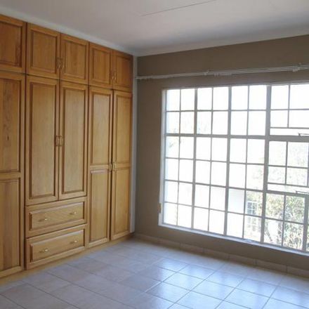 Rent this 3 bed house on Divot Street in Linksview, Benoni