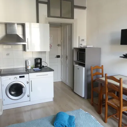 Image 4 - Allée du Chanoine Bathias, 63140 Châtel-Guyon, France - Apartment for rent
