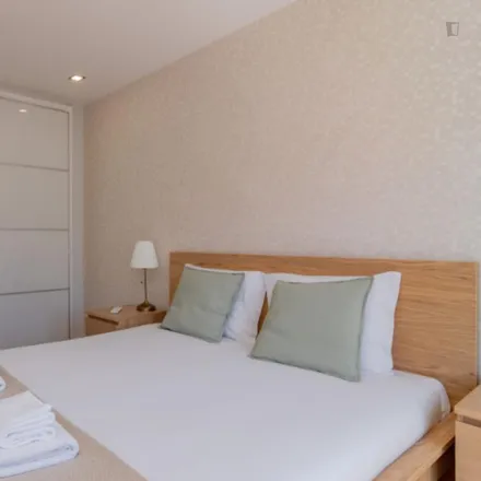 Rent this 3 bed apartment on Rua Afonso Costa in 2620-297 Odivelas, Portugal