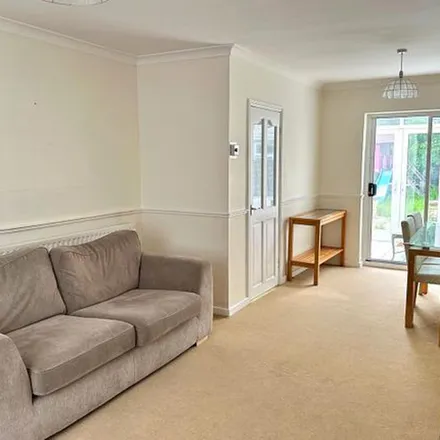 Rent this 3 bed apartment on Wentworth Park Avenue in Harborne, B17 9QU