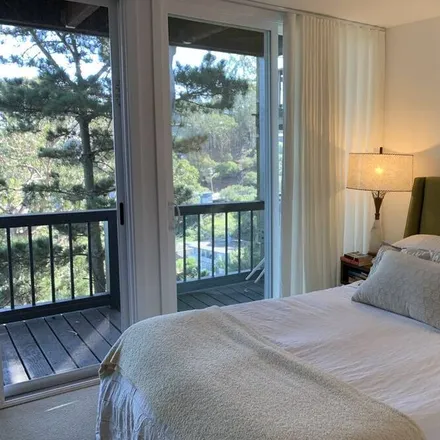 Rent this 2 bed condo on Sausalito in CA, 94965