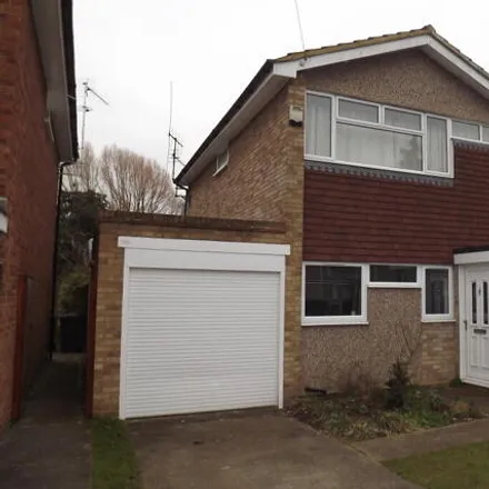 Rent this 4 bed house on Florence Avenue in Maidenhead, SL6 8SJ