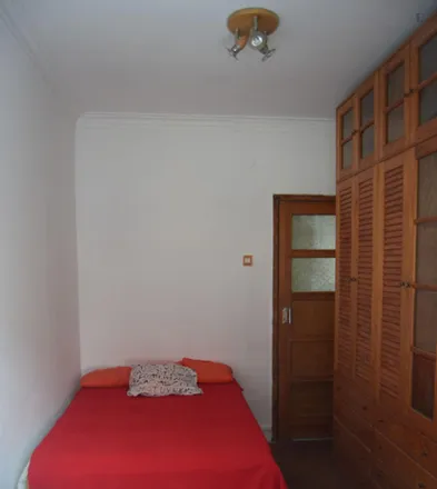 Rent this 2 bed apartment on Farmácia Lobel in Rua de Infantaria 16 98-B, 1350-036 Lisbon