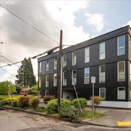 Buy this 1 bed condo on 5726 North Interstate Avenue in Portland, OR 97217