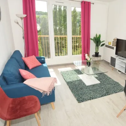 Rent this 3 bed apartment on Rouen in Quartier Côteaux Ouest, FR