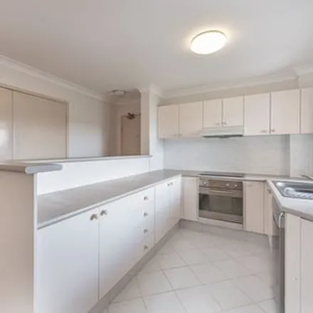 Image 2 - 9 Errol Avenue, Paradise Point QLD 4216, Australia - Apartment for rent