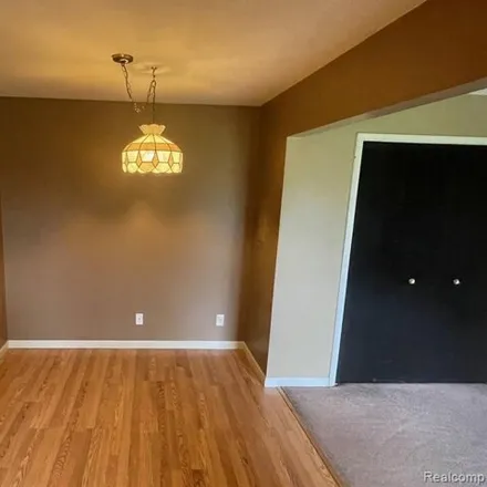 Image 5 - 270 E 13 Mile Rd Apt 44, Madison Heights, Michigan, 48071 - Condo for rent