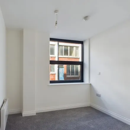 Image 4 - 92-98 Queen Street, Cathedral, Sheffield, S1 1WR, United Kingdom - Apartment for rent