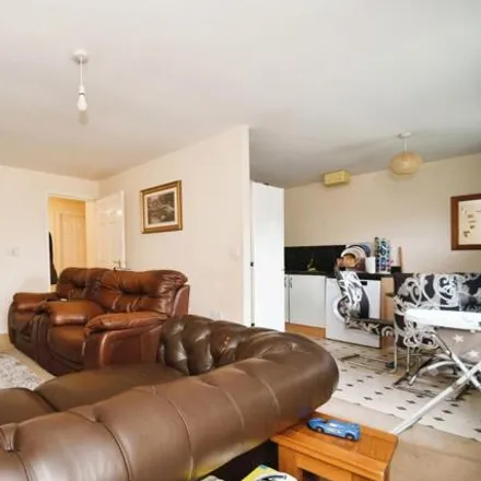 Image 2 - Queen Mary Rise, Sheffield, S2 1HT, United Kingdom - Apartment for sale
