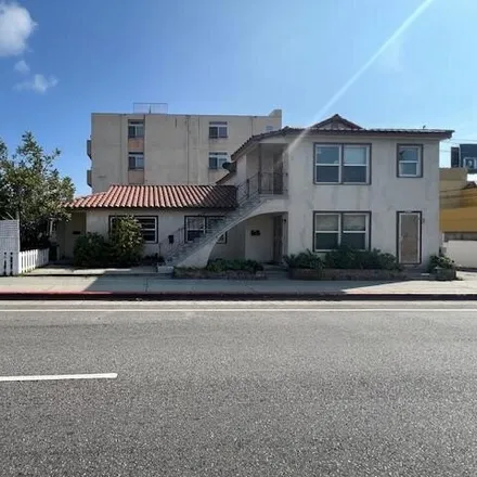 Buy this 4 bed house on 10598 Palms Boulevard in Los Angeles, CA 90034