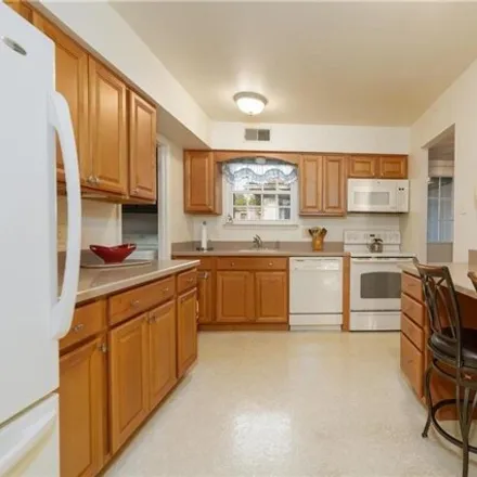 Image 2 - 2987 Whitemarsh Place, Lower Macungie Township, PA 18062, USA - House for sale
