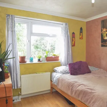 Image 2 - 28 Buckingham Road, London, E15 1SP, United Kingdom - Room for rent