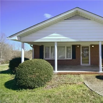 Image 2 - 3690 Union Grove Road, Davidson County, NC 27295, USA - House for sale