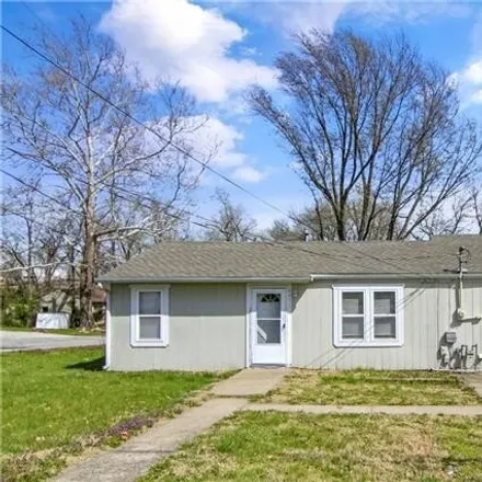 Buy this 3 bed house on 8521 Pence Lane in Pleasant Valley, MO 64068