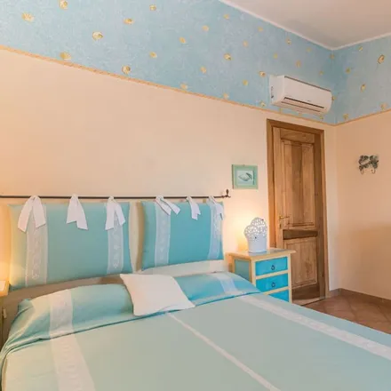 Rent this 4 bed townhouse on 07021 Alzachèna/Arzachena Gallura Nord-Est Sardegna