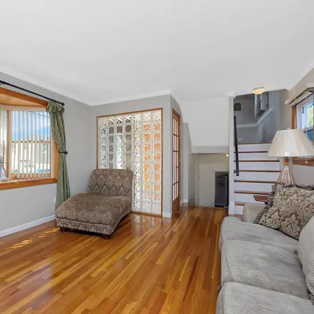 Image 3 - 178 Caswell Avenue, New York, NY 10314, USA - House for sale