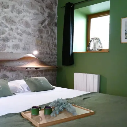 Rent this 2 bed townhouse on 21140 Semur-en-Auxois