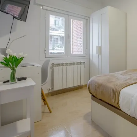 Rent this 4 bed room on Calle de Villavaliente in 27, 28011 Madrid