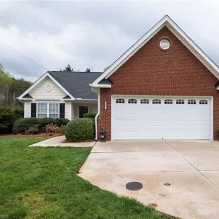 Buy this 3 bed townhouse on 3901 Leak Creek Court in Forsyth County, NC 27127