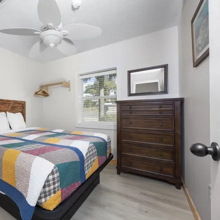 Rent this 2 bed apartment on Steinhatchee in FL, 32359