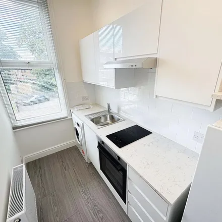 Rent this studio apartment on Eardley Road in London, SW16 6DB